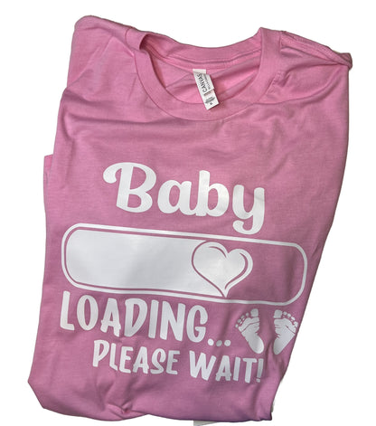 Baby Loading… Please Wait T-Shirt – Fun Pregnancy Reveal for Moms & Dads-to-Be