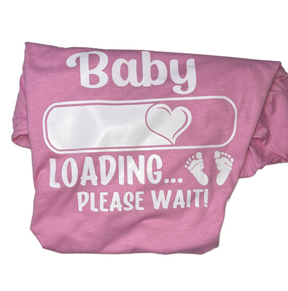 Baby Loading… Please Wait T-Shirt – Fun Pregnancy Reveal for Moms & Dads-to-Be