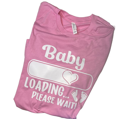 Baby Loading… Please Wait T-Shirt – Fun Pregnancy Reveal for Moms & Dads-to-Be